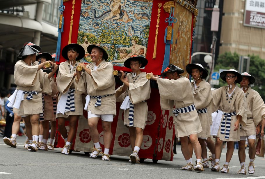 Dating to the ninth century, the annual Kyoto Gion Festival is one of three biggest Japanese festivals. The festival is part of a ritual to satisfy ancient gods that brought fire, floods and earthquakes. Many do the summer festival in yukata (summer kimonos).