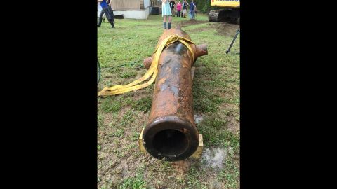 This 9-inch Dahlgren gun was smoothbore and weighs about 9,000 pounds. It was taken from the Union's USS Southfield, which had been rammed by another Rebel ship.