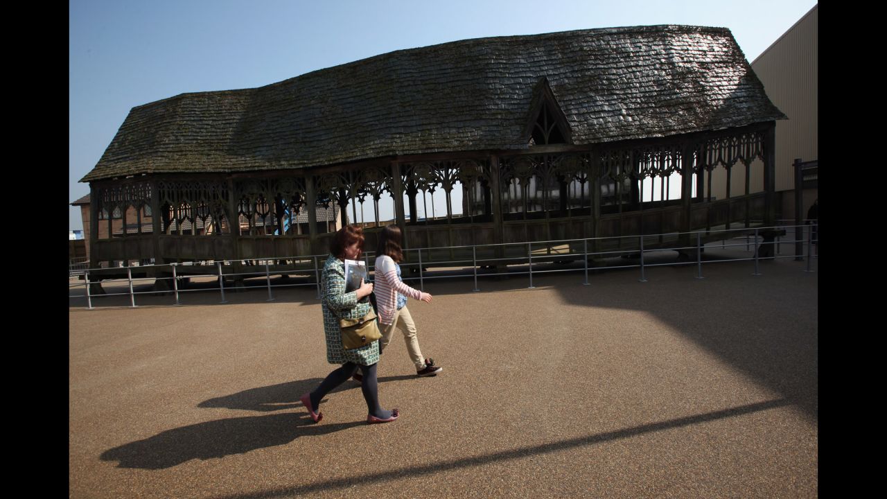 The tour includes part of the set used for shots on a wooden bridge at Hogwarts.