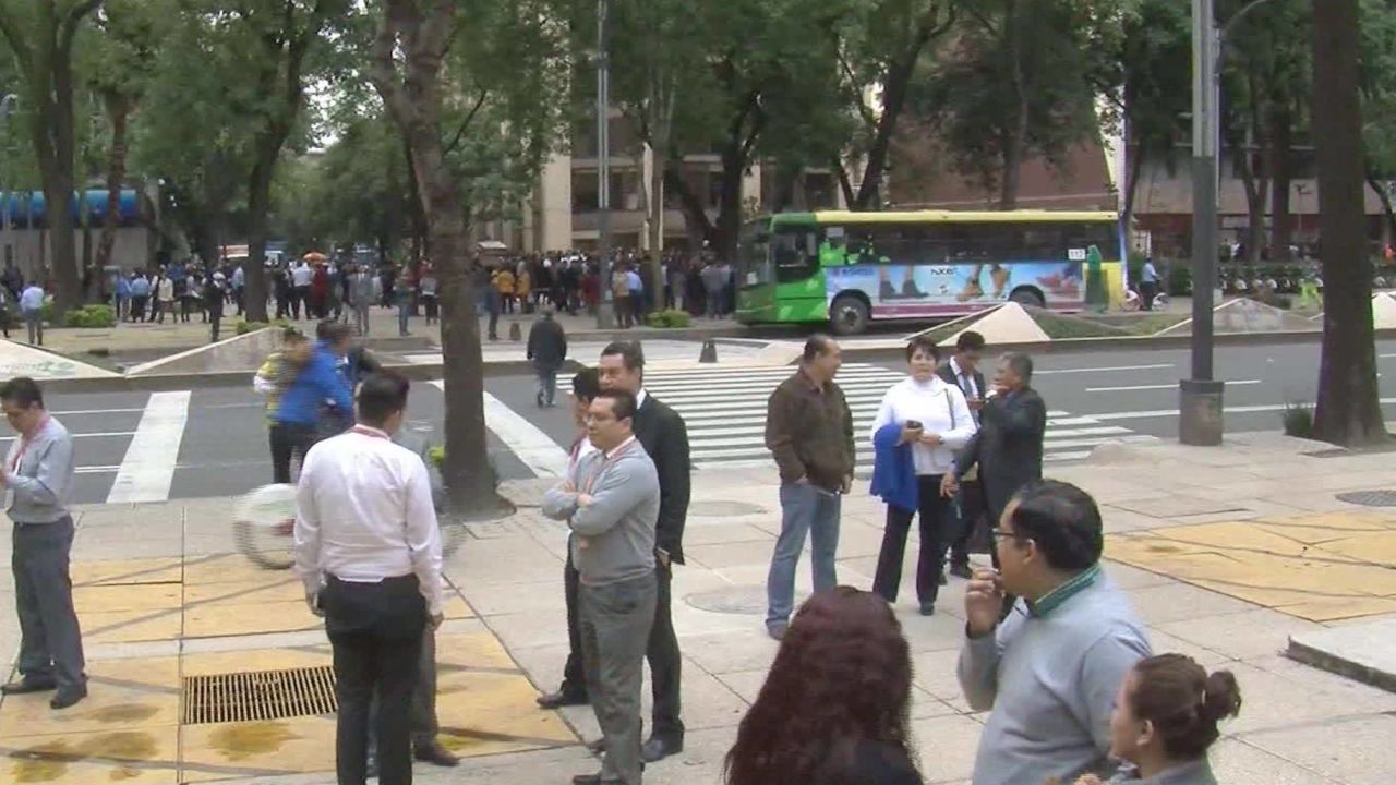 cnnee vo earthquake mexico city _00001021.jpg