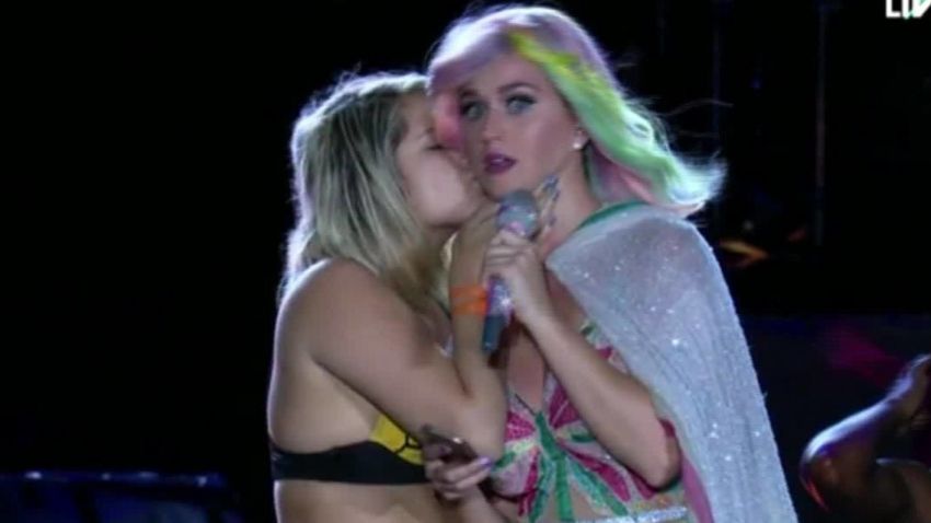 katy perry girl grope moos pkg erin_00002624.jpg