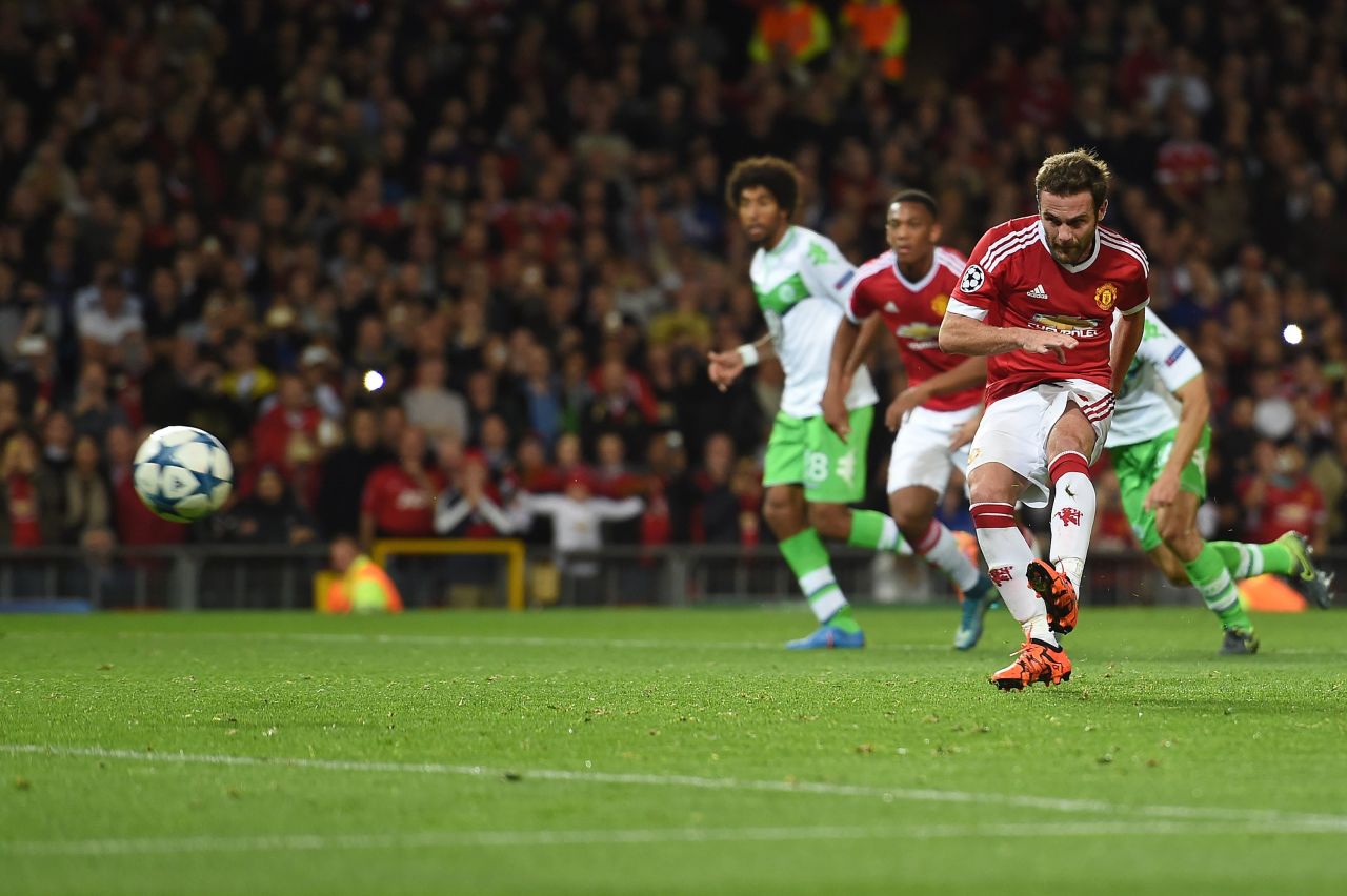 Juan Mata scored a second half penalty and set up the winner for Chris Smalling as Manchester United came from behind to defeat German side Wolfsburg 2-1 at Old Trafford.