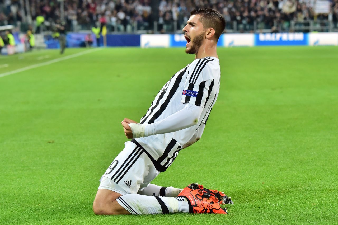 Alvaro Morata and Simone Zaza were both on target as Juventus made it two wins from two with a 2-0 win over last season's Europa League winners Sevilla.