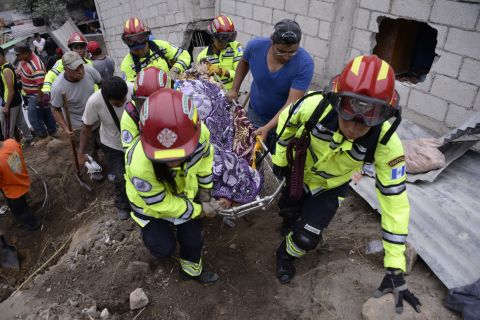 Municipal firefighters recover a body from under the debris on October 2. 