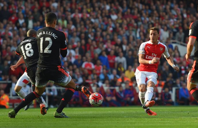 Mesut Ozil sidefoots home Arsenal's second goal as his team took control of the EPL encounter with Manchester United.