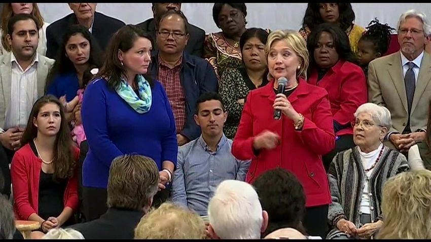 Hillary Clinton introduces Newtown Sandy Hook mom on stage _00005415.jpg