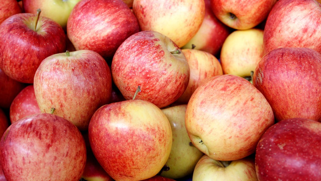 In addition to being a great source of potassium, fiber, and vitamin C, apples have a water content of 84%, which means eating them will help you stay hydrated. 