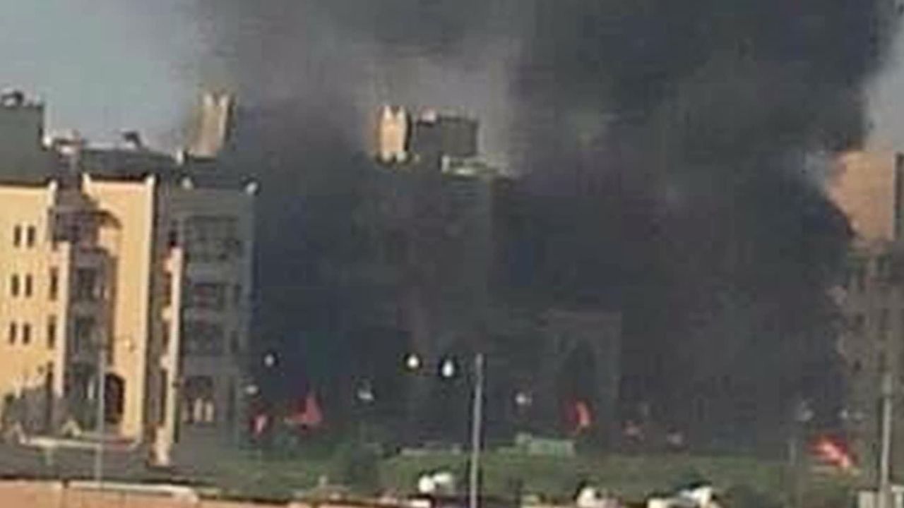cnnee vo al qasr hotel yemen attack_00000510.jpg