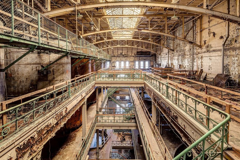Though most of Holubow's photos are of America's Rust Belt (the former industry states around the north-east), he has photographed towns and cities around the country.<br /><br /><em>Brew house at the Schlitz Industrial Park in Milwaukee, Wisconsin </em>