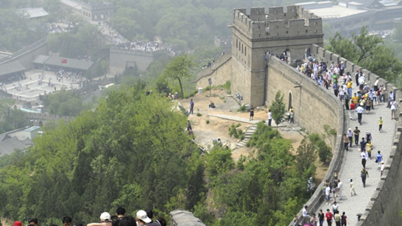 Great crowds at the Badaling Great Wall.