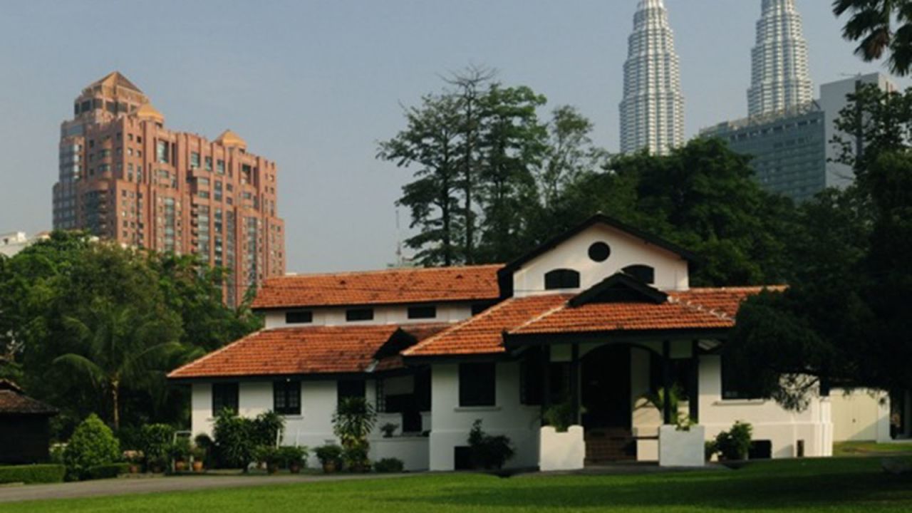 The Badan Warisan Malaysia in Kuala Lumpur is dedicated to Malaysian culture and heritage conservation projects. The group does local walks and talks around the city. 