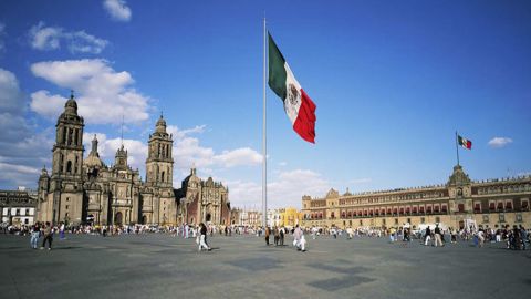 The world-renowned Zócalo plaza is the heart of Mexico ... and the city.