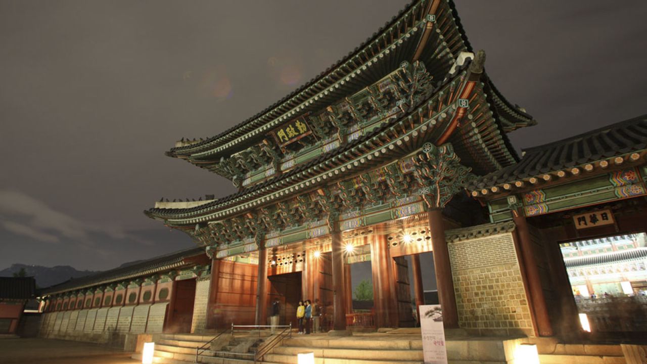 Seoul is filled with impressive Buddhist temples. 