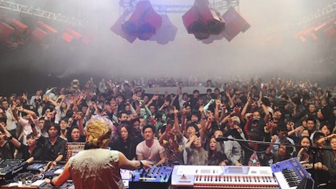 Relive the 1990s at Tokyo mega-club ageHa.