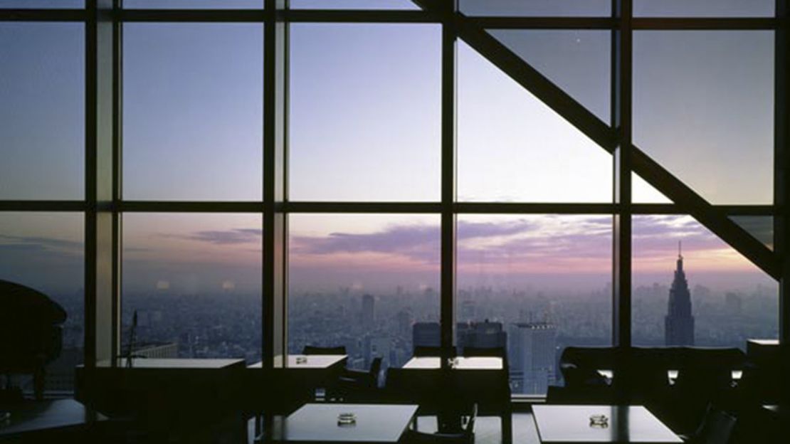 Yes, we've all seen it before -- the New York Bar at the Hyatt.