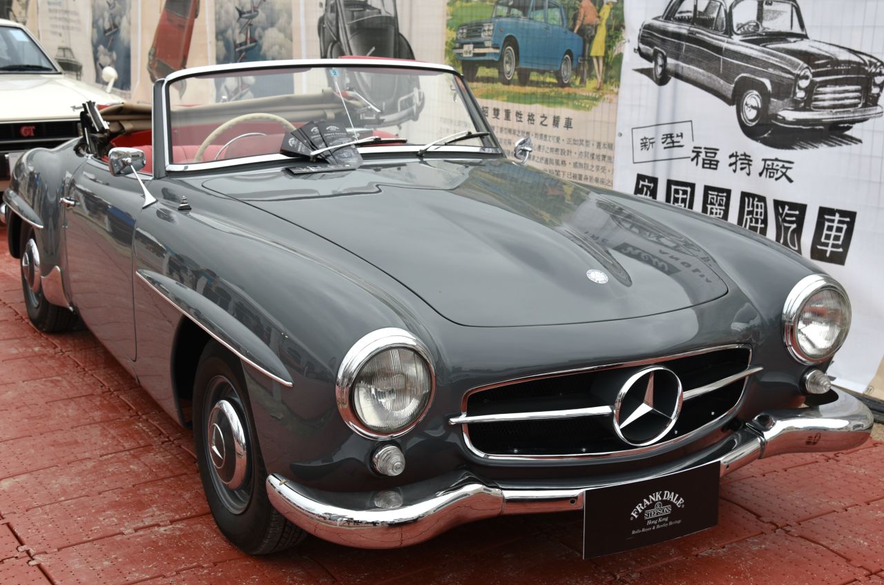 Compared with the exclusive 300SL, the 190SL offered a far more affordable alternative while sharing the basic styling, design details and engineering of its more advanced sibling.