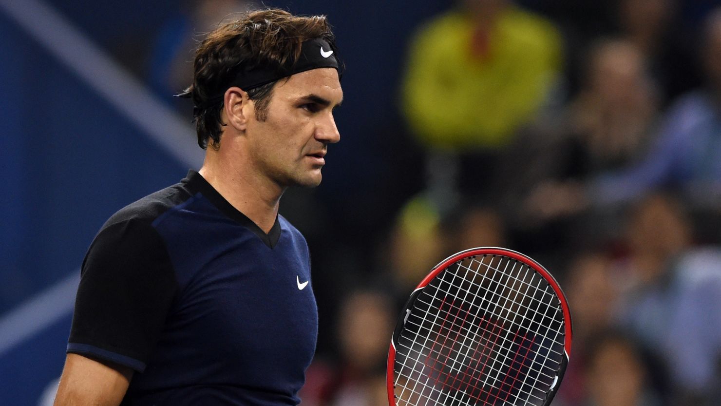 Swiss tennis star Roger Federer lost in his first match since September's Davis Cup playoffs.