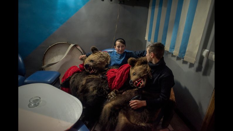 Between visits to private homes where they've been invited to perform, a troupe of bears stops at a bar. 