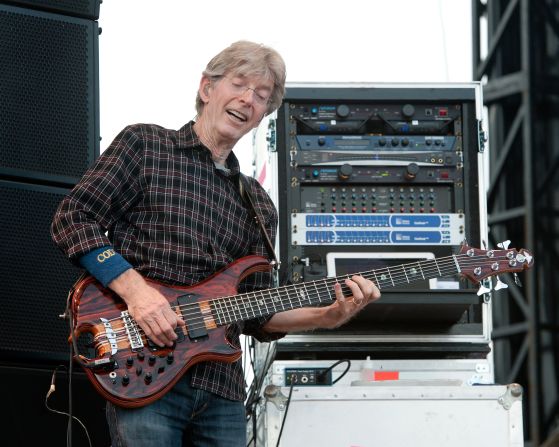 Grateful Dead bassist Phil Lesh took to <a href="index.php?page=&url=https%3A%2F%2Fwww.facebook.com%2FTerrapinCrossroads%2Fposts%2F905618469521331" target="_blank" target="_blank">Facebook to reveal</a> he was battling bladder cancer. In an apology to fans for canceling a pair of concerts, Lesh announced he's received treatment at the Mayo Clinic and his prognosis is good. 