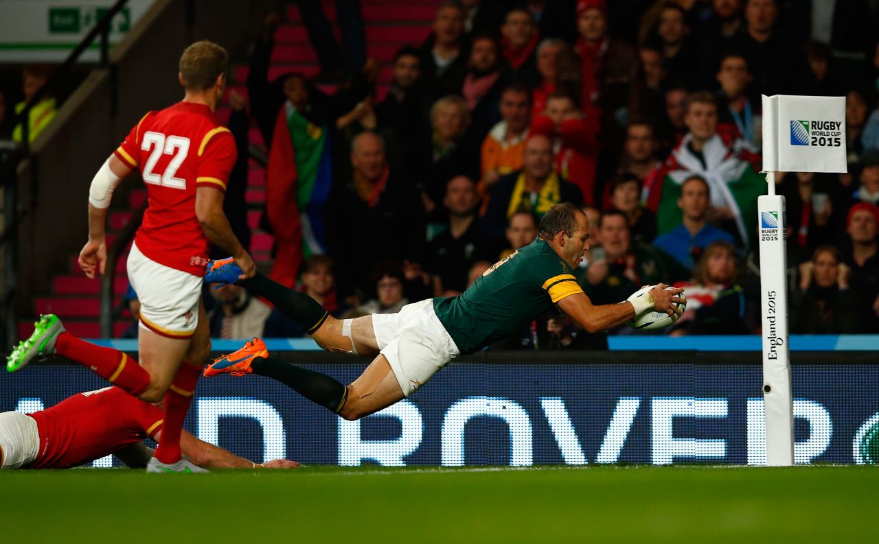 A late try from Fourie Du Preez was enough to give the Springboks a narrow 23-19 victory.