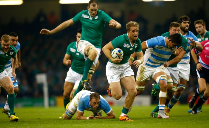 Luke Fitzgerald of Ireland breaks clear to set up his side's second try in the quarterfinal match against Argentina.