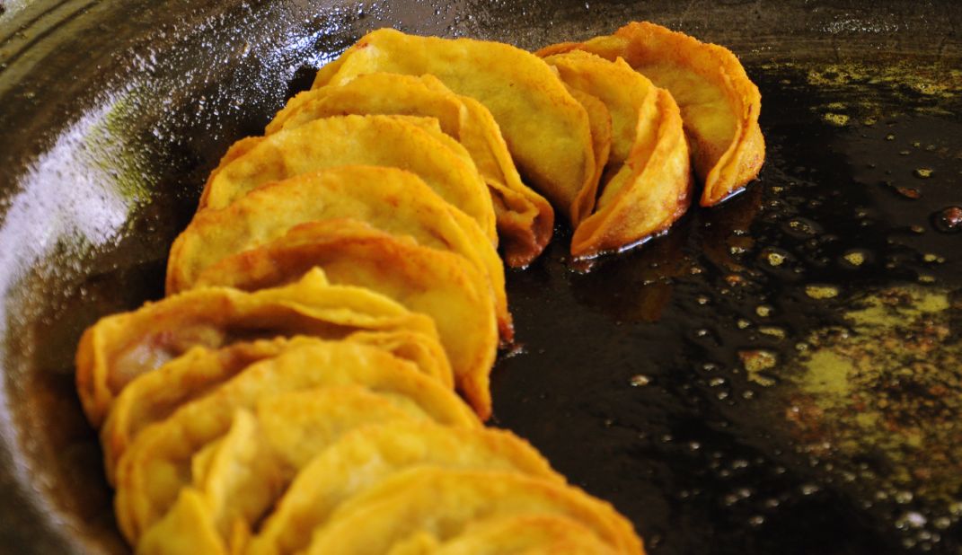 The halal beef dumpling is one of Nanjing's eight traditional Qinhuai treasures -- famous street food that represents the city. For the complete experience, pan-fried beef should be paired with beef soup.