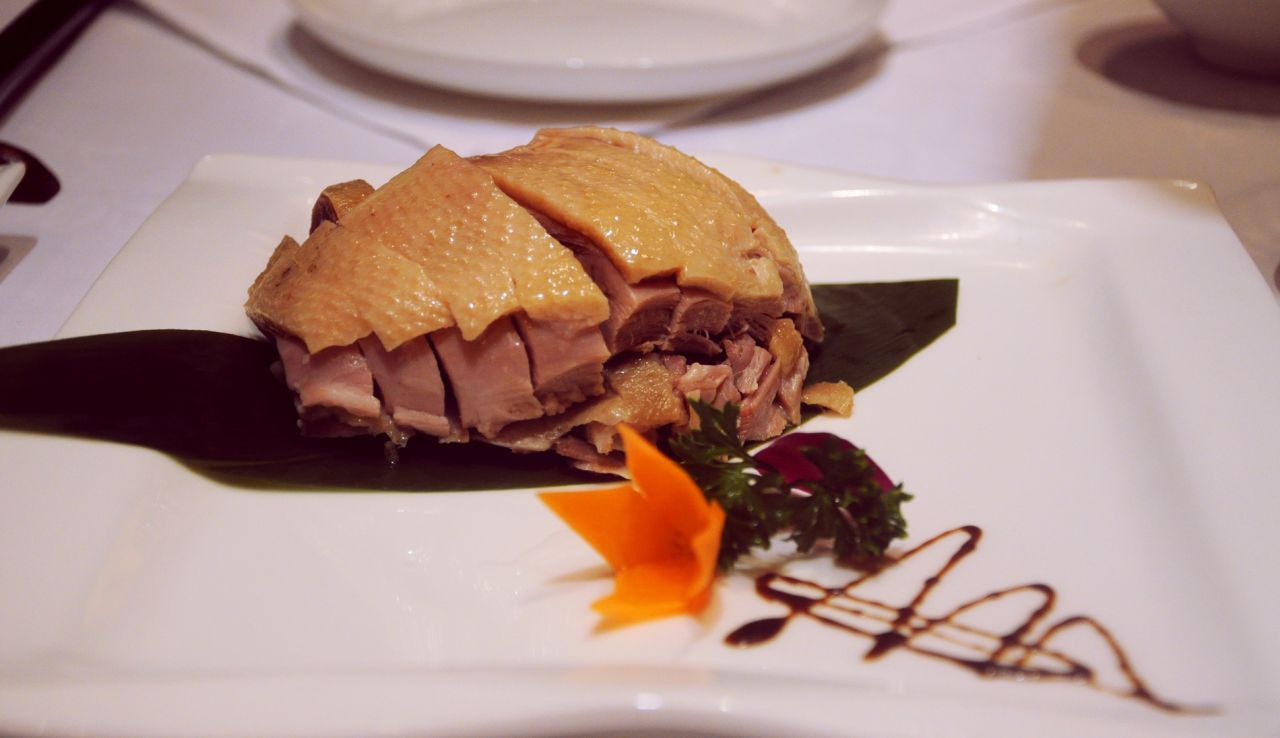 Salted duck is a cold dish usually served as an appetizer or as a snack with alcohol. The best salted duck has pale skin and pink meat, like this.