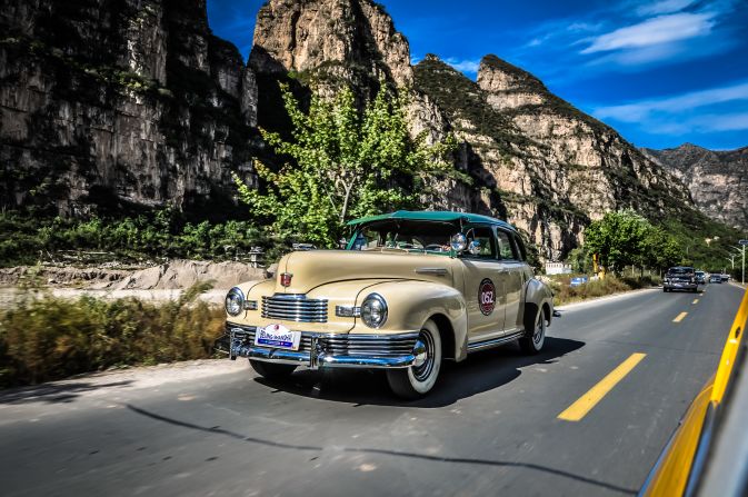 We were surrounded by amazing huge rocks and mountains, on brand new roads with perfect turns. This car is a Nash Metropolitan from 1958.<br />