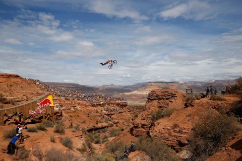 Britain's Sam Reynolds performed the "Best Trick" of the contest -- wowing the crowd with his jaw-dropping superman over the canyon. 