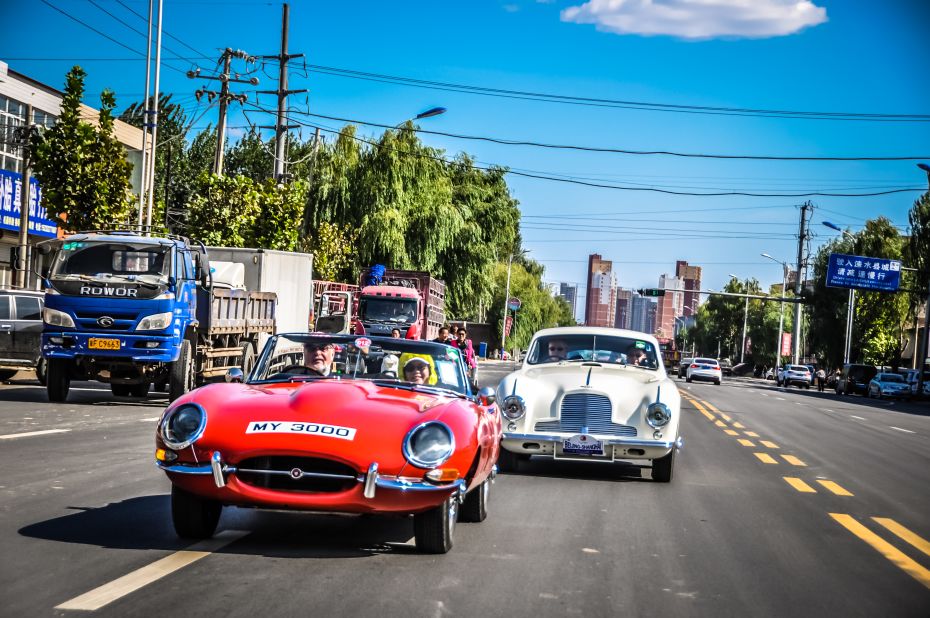 As the day went by, we arrived in bigger cities.  Here, a Jaguar Type E is followed by an Aston Martin DB2.
