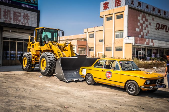 Today was definitely different. We traveled 330 km today, and what we can say is China is not Switzerland. The rally, for the last few days, has not been a ballad in the countryside with green trees, rivers and turning roads. We are driving through a developing and chaotic China.