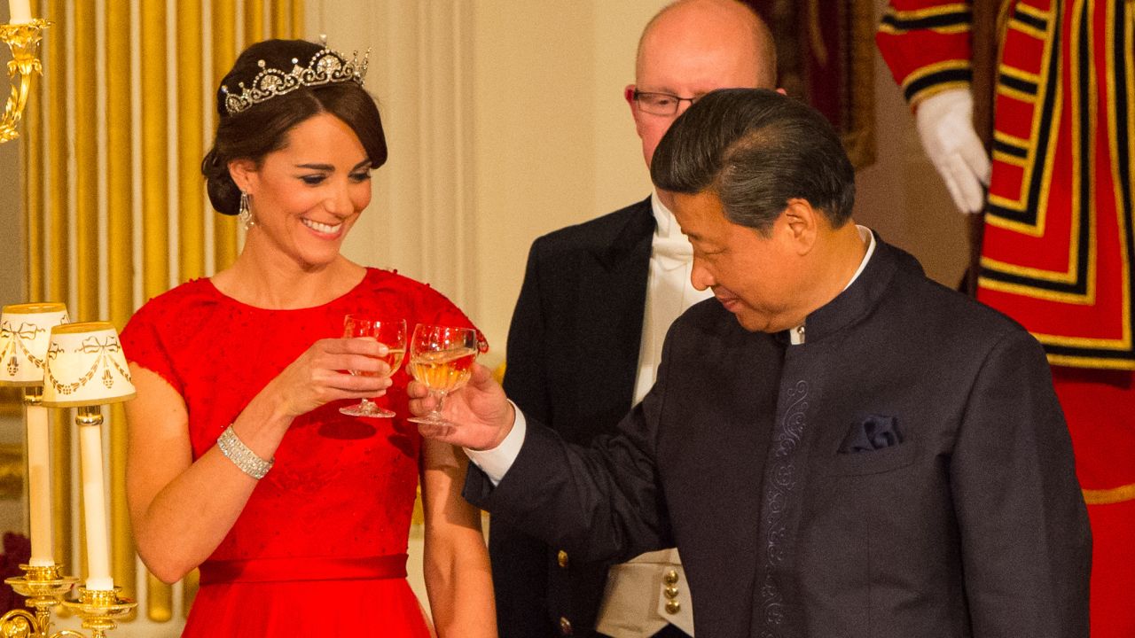 Chinese President Xi Jinping and Catherine, Duchess of Cambridge attend a state banquet at Buckingham Palace on October 20, 2015 in London, England.
