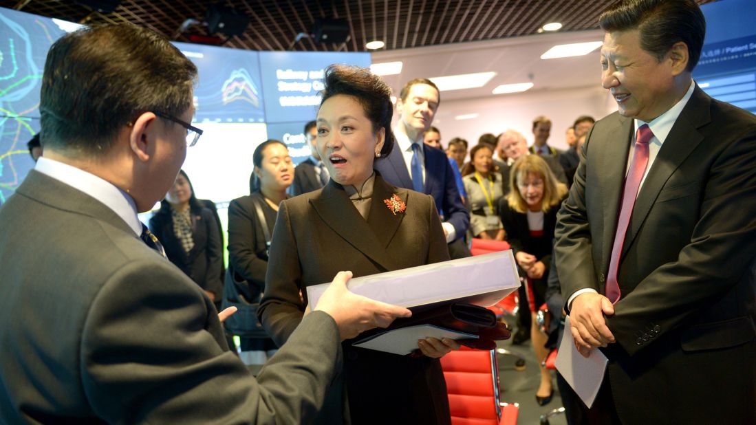 Peng receives a gift from professor Yike Guo during the visit to Imperial College.