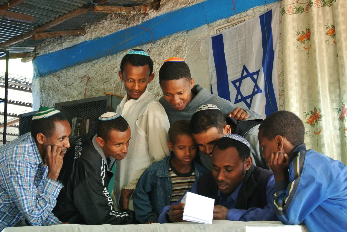 151021104305-ethiopian-jew-kippah.jpg