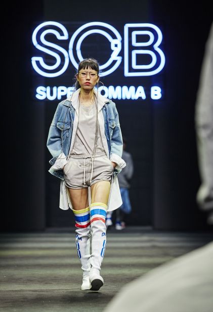 Bonnie is best known for her footwear, but her diffusion label Supercomma B was a highlight at the spring/summer 2016 Seoul Fashion Week showcase. 