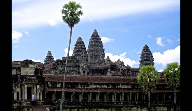 The rainy season also often brings light rain during overcast mornings. This picture was taken in early afternoon, when the day was at its hottest. Climbing temperature deter afternoon crowds, leaving a window of a few hours to enjoy a sparsely populated Angkor Wat. 