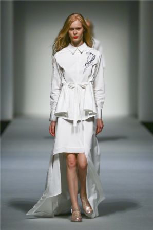 Asymmetry played a big role in Fake Natoo's show, adding interesting contrasts to the generally clean lines of the collection. 