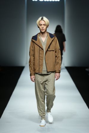 More casual styles included waterproof jackets, trench coats and slouchy sweatpants, all in a calming palette of earthy, neutral hues. 