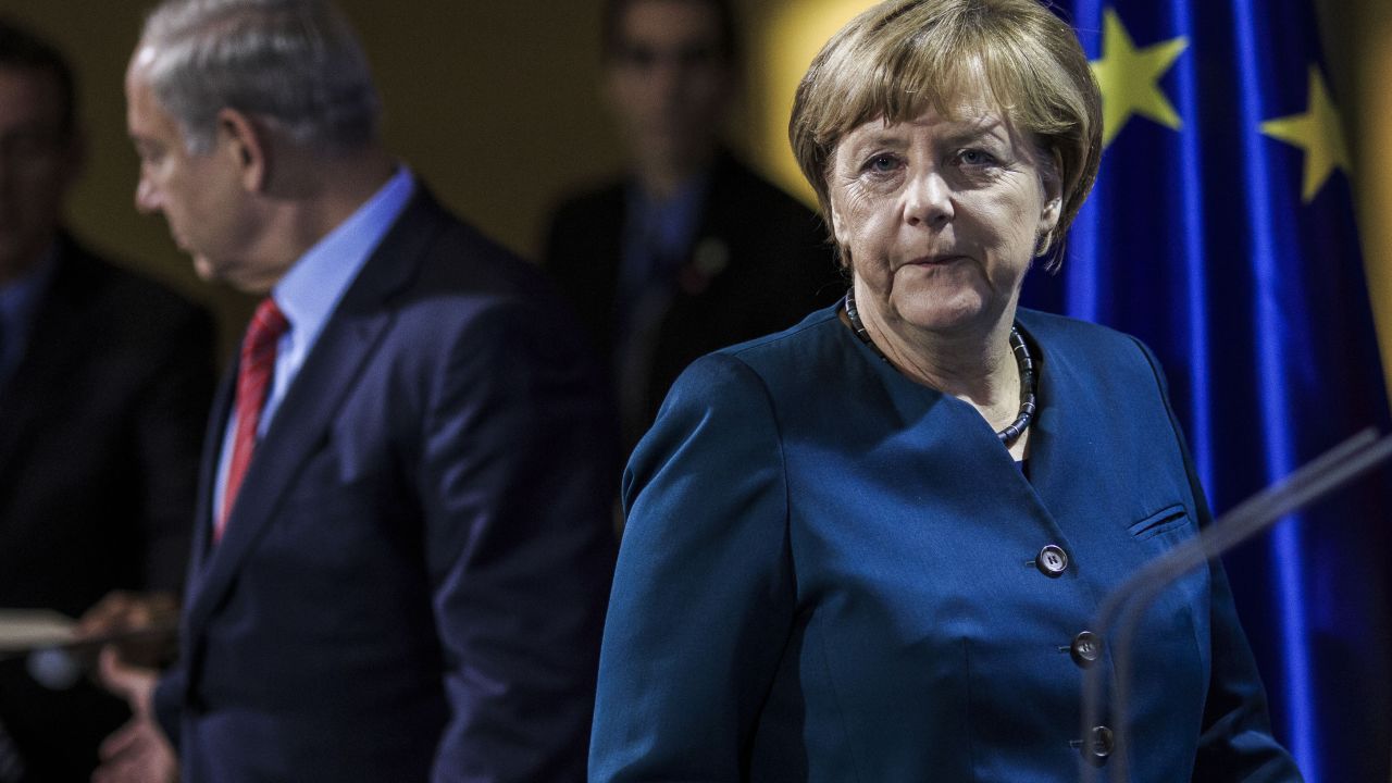 BERLIN, GERMANY - OCTOBER 21:  Israeli Prime Minister Benjamin Netanyahu (L) and German Chancellor Angela Merkel arrive to speak to the media at the Chancellery on October 21, 2015 in Berlin, Germany. Netanyahu is in Berlin following the cancellation of German-Israeli government talks last week due to the security situation in Israel.  (Photo by Carsten Koall/Getty Images)