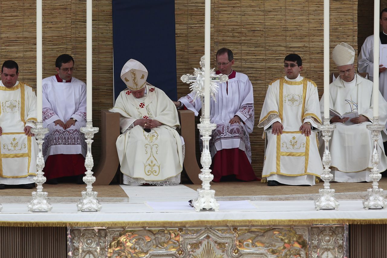 Pope Benedict XVI (C), 83 at the time, falls asleep during the celebration of a Pontifical Mass on the Granaries in April 2010 in Floriana.