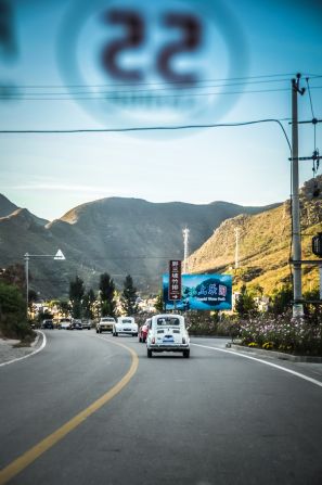 A Fiat, Alfa Romeo, Aston Martin, Saab and our BMW formed a convey on the way to Yesanpo. 