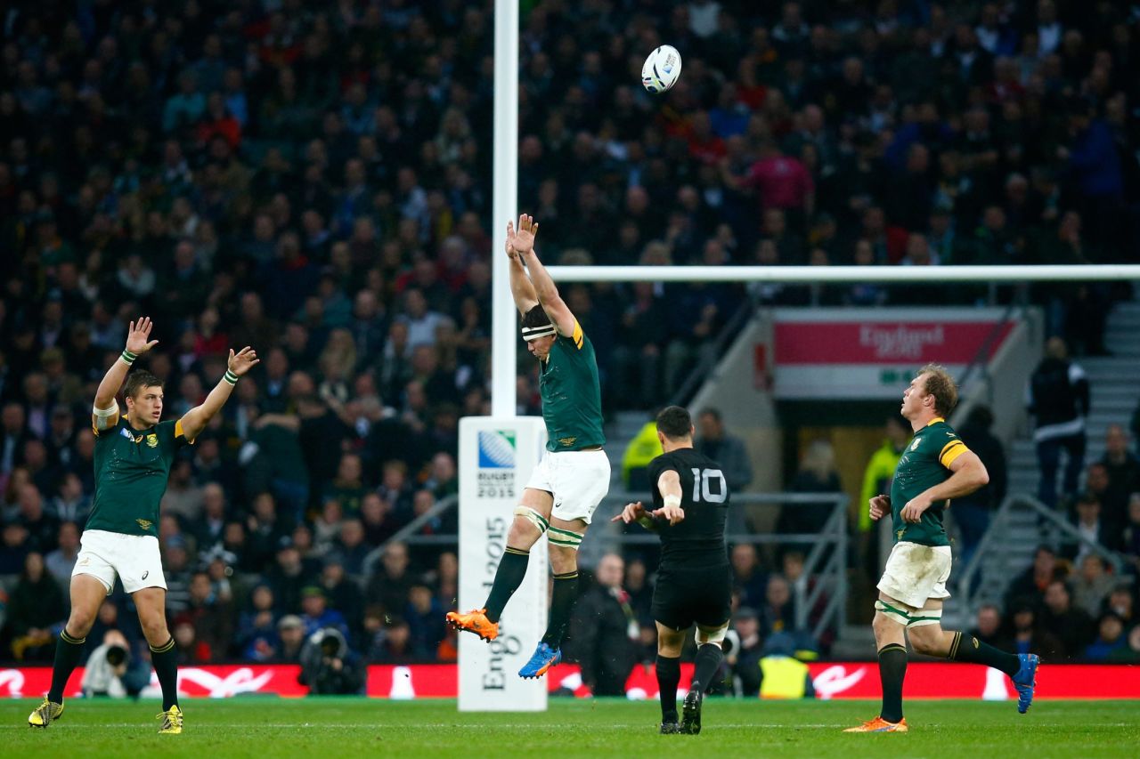 Carter kicked a crucial drop goal plus a conversion and penalty as the All Blacks hit back to win 20-18 at Twickenham.