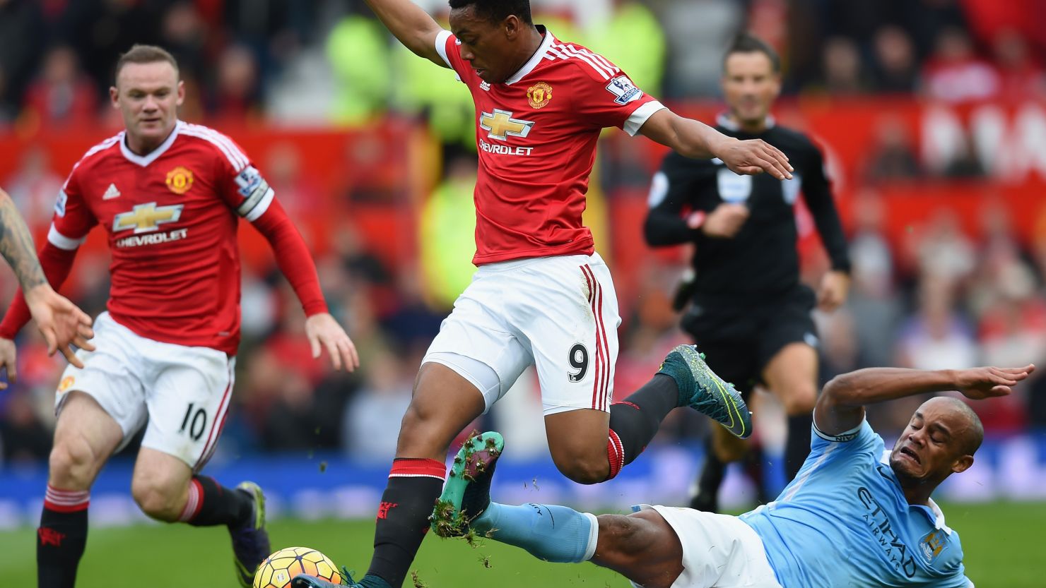 Anthony Martial and Wayne Rooney had few chances to shine in a Manchester derby in which defenses dominated. 