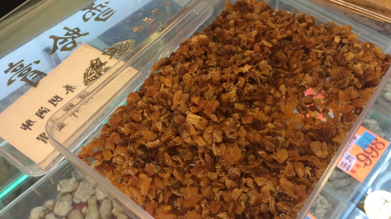 Dried hashima as sold over the counter in a shop for traditional Chinese medicine.