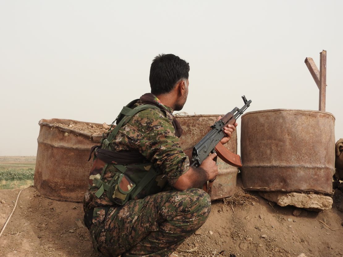 YPG soldier on front line against ISIS
