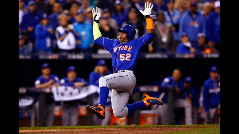 Mets outfielder Yoenis Cespedes scores a run.