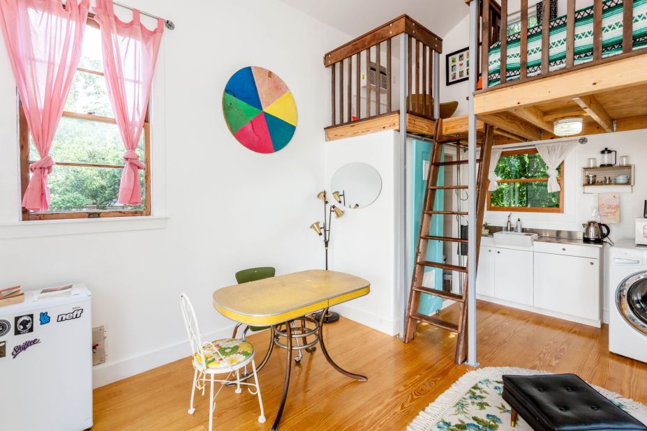 This little home in Austin, Texas, was built to serve as a guest house across the yard from owner Erin Gentry's 1928 bungalow. Her family started renting it out on Airbnb for <a href="https://www.airbnb.com/rooms/1577342" target="_blank" target="_blank">$100 per night</a>, and it's been a hit with guests.