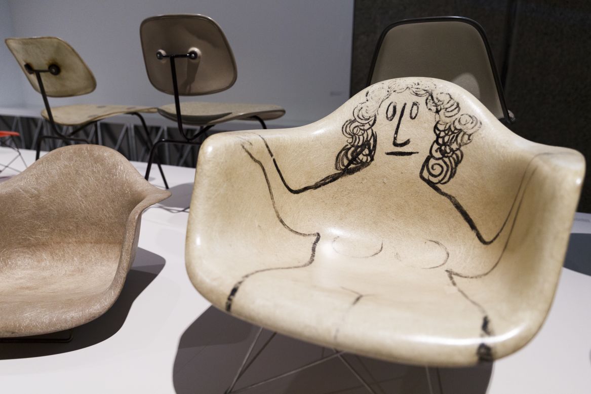 This Lounge Armchair Rod Base features a drawing by American cartoonist Saul Steinberg.
