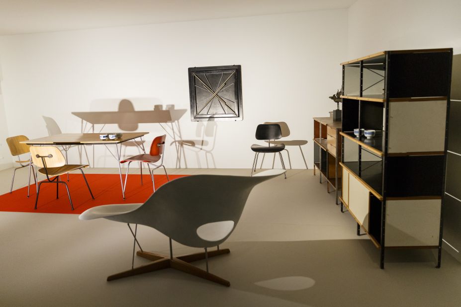 This room set was originally presented in 1949 as part of An Exhibition for Modern Living at the Detroit Institute of Arts. The show aimed to demonstrate how design for the masses could help improve the quality of life for Americans following the Second World War.