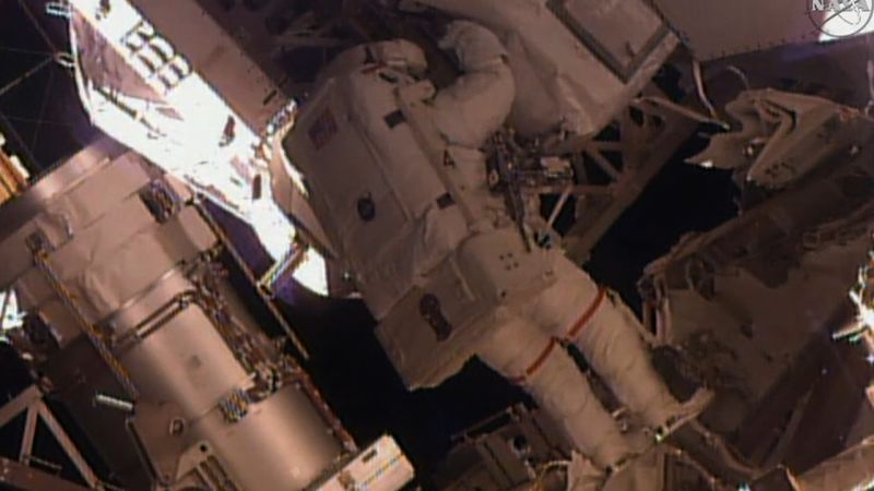 Spacewalk: Astronauts Kelly, Lindgren Step Out | CNN